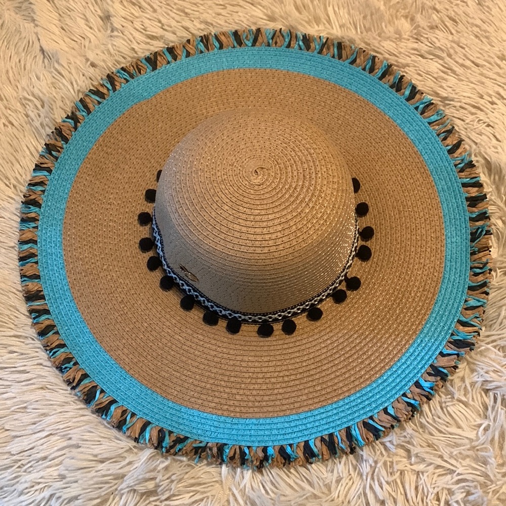NWOT - EXCELLENT Betsey Johnson Sun Hat